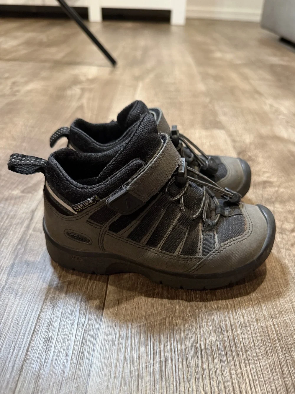 KEEN Hikeport 2 Sport Mid WP Hiking Boots Black Gray Size 10 Euc